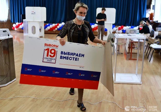 В Москве и центральной части России открылись избирательные участки