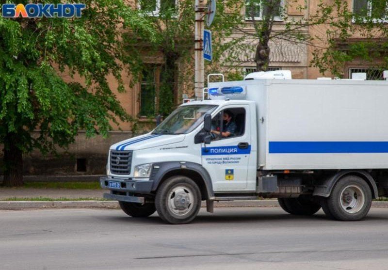 ВОЛГОГРАД. Пьяный мужчина напал с ножом на полицейских в Волгоградской области