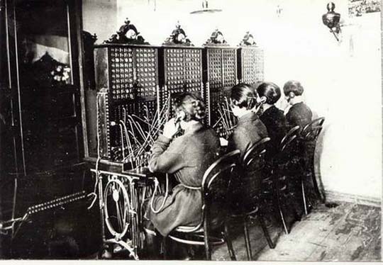 1 сентября 1928 - открытие в Грозном первой междугородней телефонной станции.