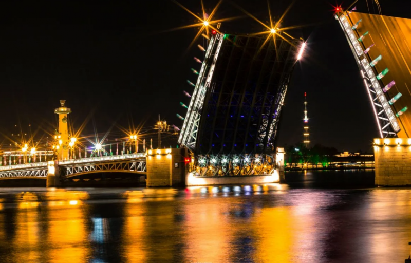 Дворцовый мост в Петербурге разведут под «Серебряное ожерелье России»