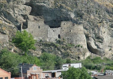 С. ОСЕТИЯ. Дзивгисская пещерная крепость