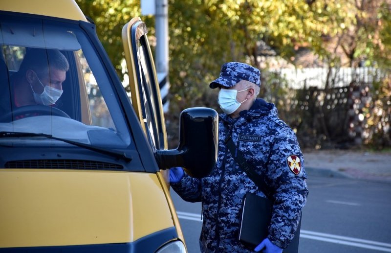 АДЫГЕЯ. Росгвардейцы принимают участие в рейдах по соблюдениию мер эпидбезопасности