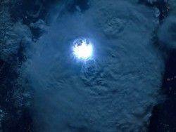 Астронавтам удалось сделать снимок молнии из космоса