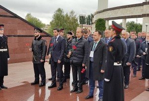 ЧЕЧНЯ. Мемориальный комплекс Славы им. А. А. Кадырова посетила делегация во главе с Мэром г. Грозный.