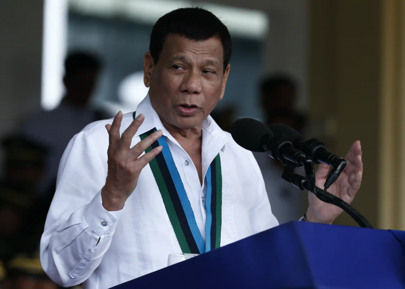 Президент Филиппин не решающихся прививаться от COVID-19 предложил вакцинировать во сне