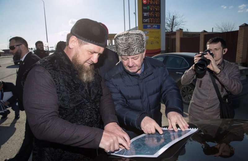 ЧЕЧНЯ. Р.Кадыров поздравил с профессиональным праздником работников дорожного хозяйства России