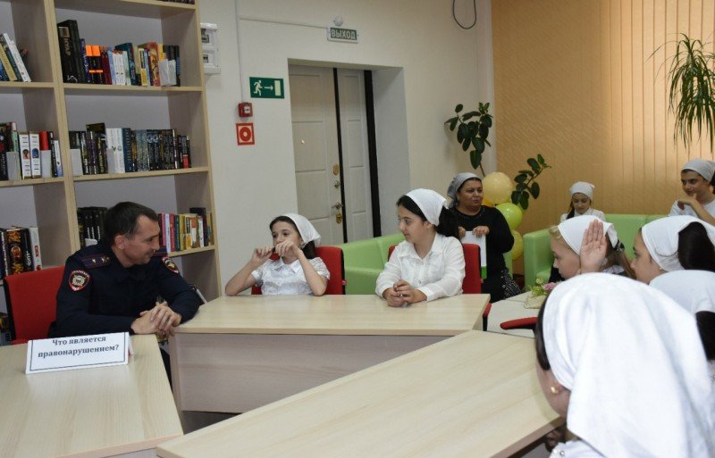 ЧЕЧНЯ. Сотрудники МВД по Чеченской Республике рассказали школьникам о последствиях правонарушений.