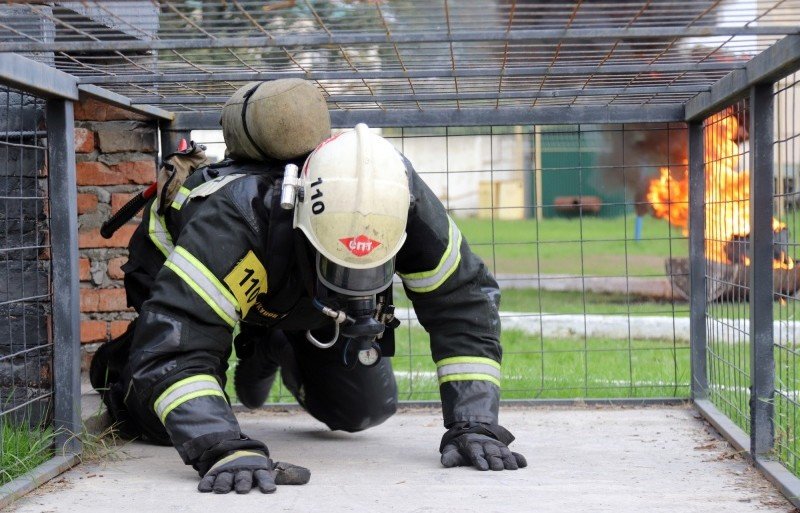ЧЕЧНЯ. В Чеченской Республике сотрудники МЧС прошли огненную полосу