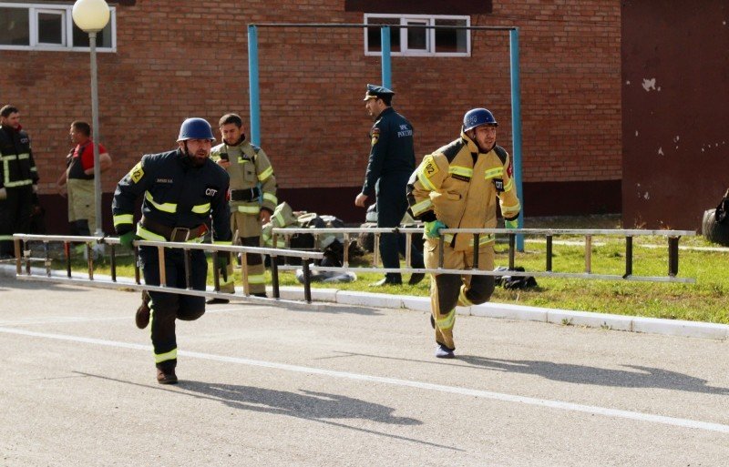 ЧЕЧНЯ. В ЧР руководители тушения пожаров сдали зачеты по пожарно-строевой подготовке