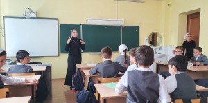 ЧЕЧНЯ. В гимназии им. Х.И. Ибрагимова прошла лекция  «Семья как основа сохранения обычаев и традиций нации»