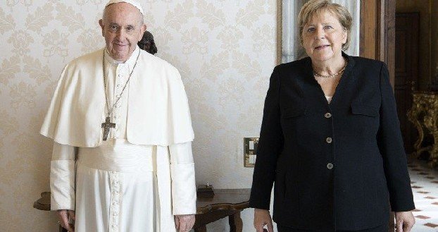 Канцлер Германии Ангела Меркель приехала с прощальным визитом к Папе Римскому в Ватикан