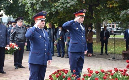 КБР. Сотрудники следственного управления приняли участие в памятных мероприятиях, посвященных шестнадцатой годовщине вооруженного нападения на город Нальчик