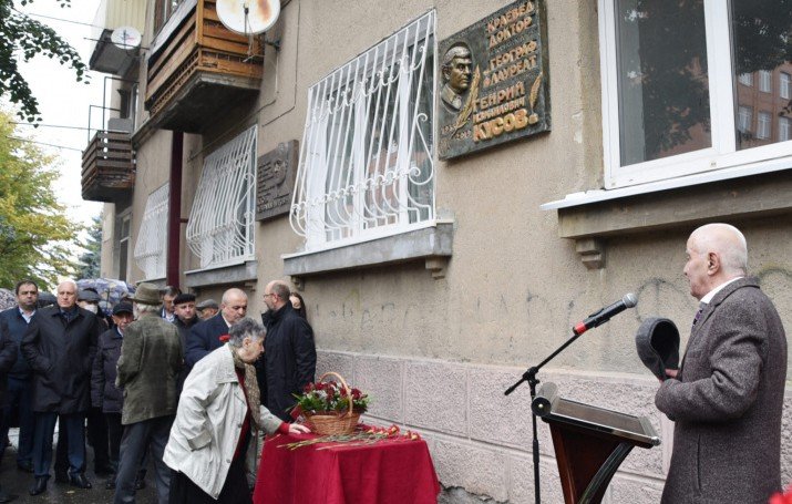 С. ОСЕТИЯ. Во Владикавказе открыли мемориальную доску в честь краеведа Генрия Кусова