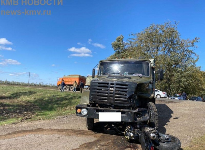 СТАВРОПОЛЬЕ. Двое ставропольчан погибли в аварии с грузовиком