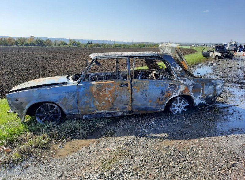 СТАВРОПОЛЬЕ. На Ставрополье два автомобиля загорелись в результате тройного ДТП