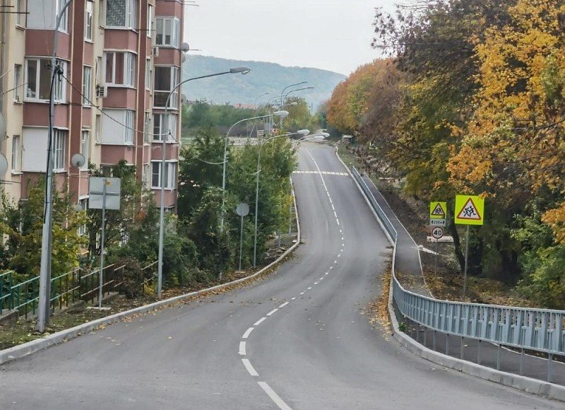 СТАВРОПОЛЬЕ. В Пятигорске построена новая подъездная дорога к жилому дому за счет краевой субсидии