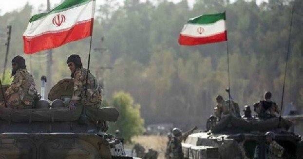 Тегеран продолжает стягивать беспрецедентно большое количество военной техники и к границе с Нахиджеваном
