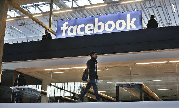 Ведомости: Роскомнадзор готовит протокол на Facebook за повторное неудаление контента