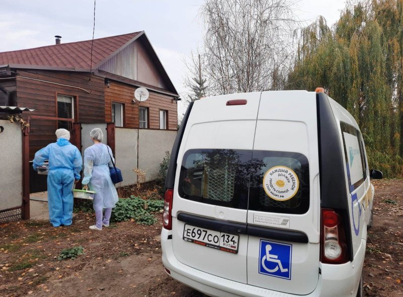 ВОЛГОГРАД. Мобильные бригады доставляют пожилых жителей волгоградского региона на вакцинацию