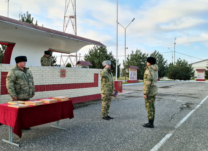 ЧЕЧНЯ.  В грозненском соединении Росгвардии поздравили артиллеристов с профессиональным праздником