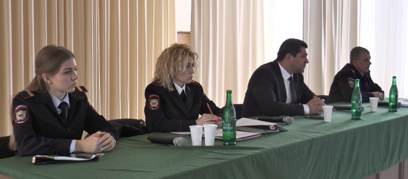 АДЫГЕЯ. Полицейские Адыгеи обсудили с учащимися педколледжа меры профилактики наркомании в подростковой среде