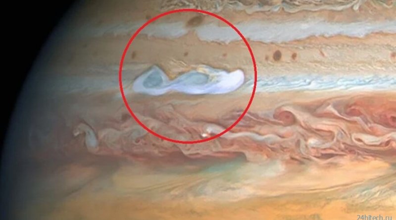 Астрономам из США удалось заснять  в атмосфере Юпитера гигантские облака