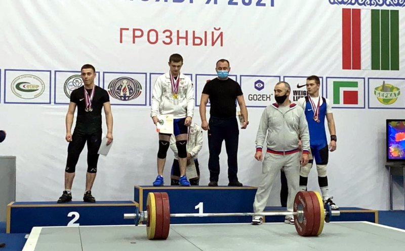 ЧЕЧНЯ. Айнди Джабиров стал Чемпионом и рекордсменом по тяжелой атлетике среди юноше