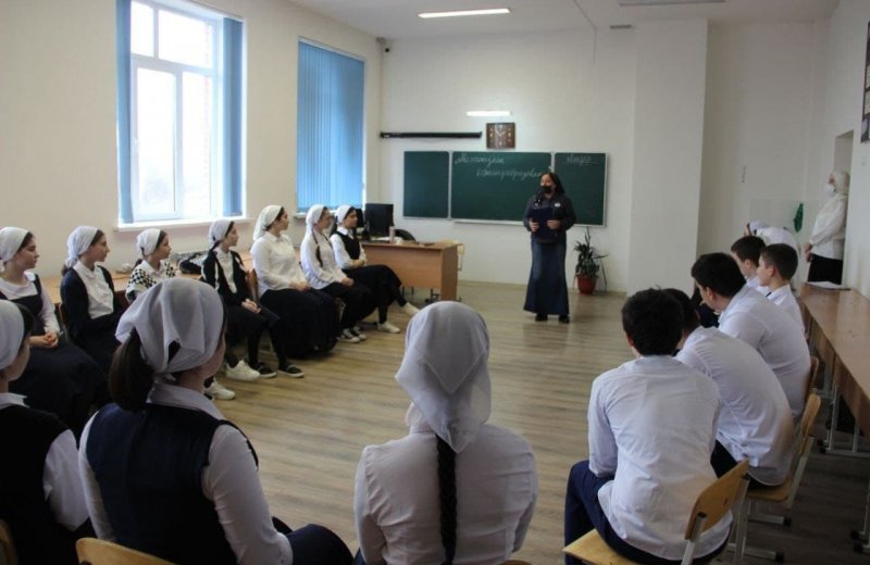 ЧЕЧНЯ. Чеченским школьникам рассказали о культуре поведения в социальных сетях