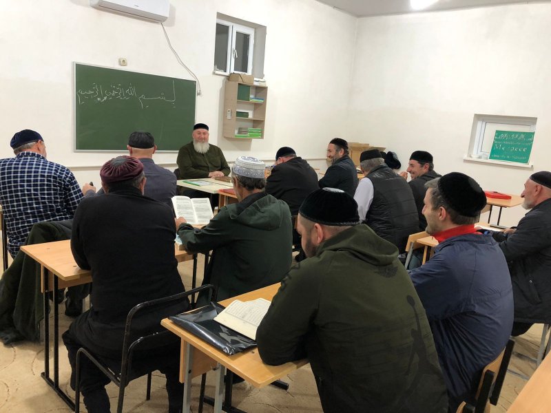 ЧЕЧНЯ. Депутат  Р. Дадаев встретился с учащимися Наурского медресе