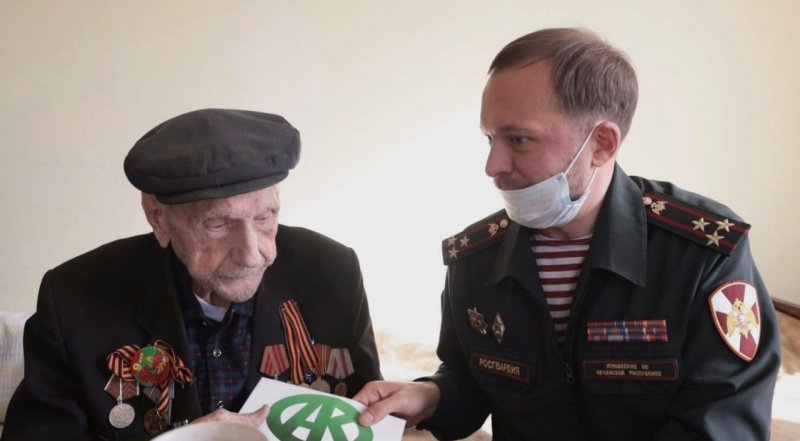 ЧЕЧНЯ. Фонд Кадырова оказал материальную помощь ветерану ВОВ