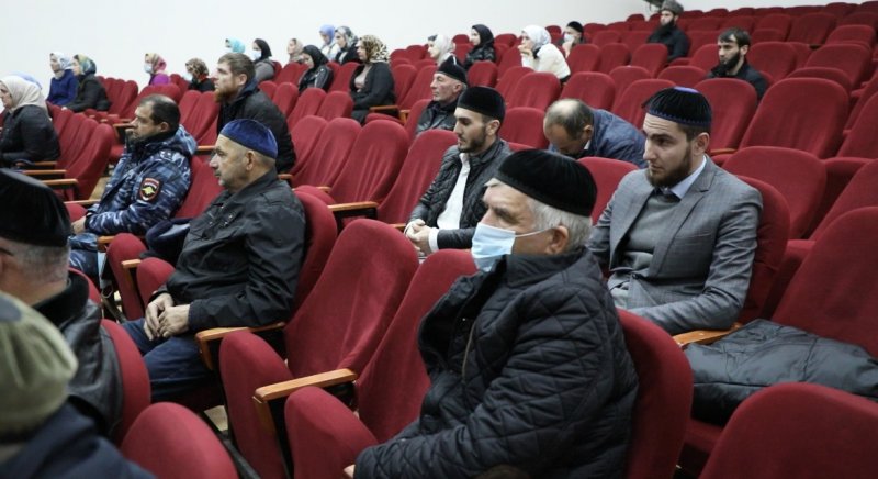 ЧЕЧНЯ. Глава Итум-Калинского района провел расширенное совещание с руководителями организаций и учреждений