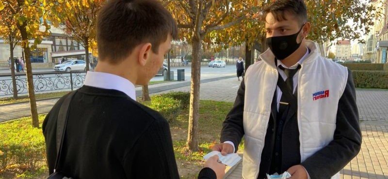 ЧЕЧНЯ. МГЕР Чеченской Республики провела в Грозном акцию по раздаче медицинских масок