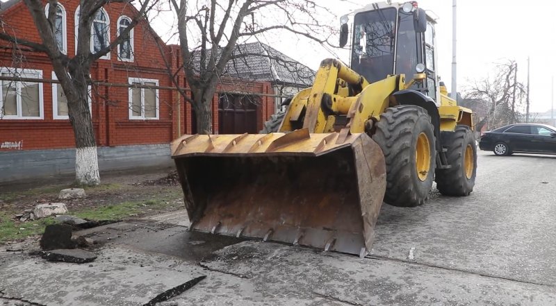 ЧЕЧНЯ. В Грозном убирают незаконно установленные Несанкционированные элементы принудительного снижения скорости