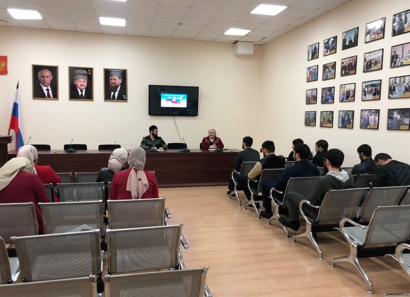 ЧЕЧНЯ. В Мемориальном комплексе Славы прошла лекция « День народного единства».