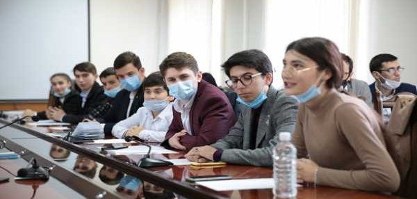 ДАГЕСТАН. В Дагестане прошло первое заседание Совета школьников и студентов при Минобрнауки РД