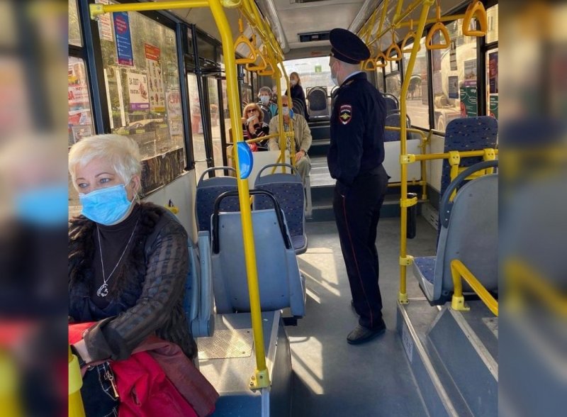РОСТОВ. Пассажиров без масок начали массово высаживать из автобусов в Ростове-на-Дону