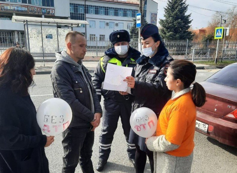 С.ОСЕТИЯ. Сотрудники Госавтоинспекции Правобережного района совместно с председателем совета ветеранов при ОМВД и сотрудниками Центра социализации молодёжи провели мероприятие памяти жертв ДТП