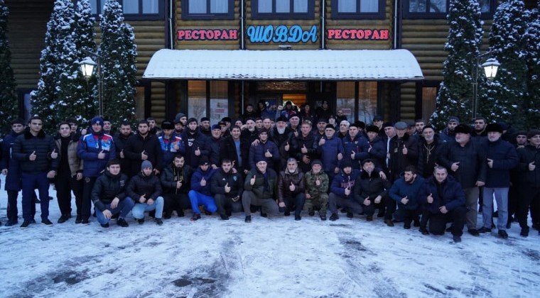 ЧЕЧНЯ. А. Делимханов встретился с  именитыми борцами региона