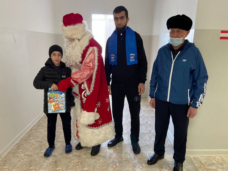 ЧЕЧНЯ. Более 1000 детей с ограниченными возможностями здоровья Чеченской Республики получили новогодние подарки от «Деда Мороза Единой России»