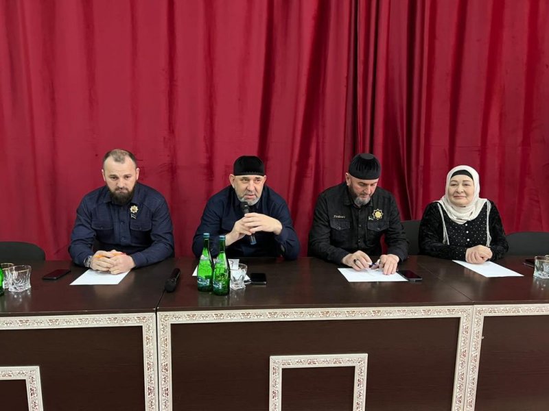 ЧЕЧНЯ.  Депутаты Парламента ЧР провели встречу с жителями города Урус-Мартан