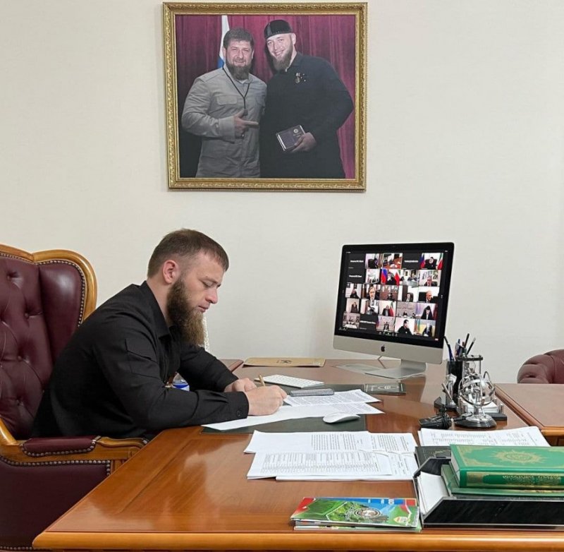 ЧЕЧНЯ. Министр ЧР по делам молодежи Иса Ибрагимов принял участие в онлайн совещании.