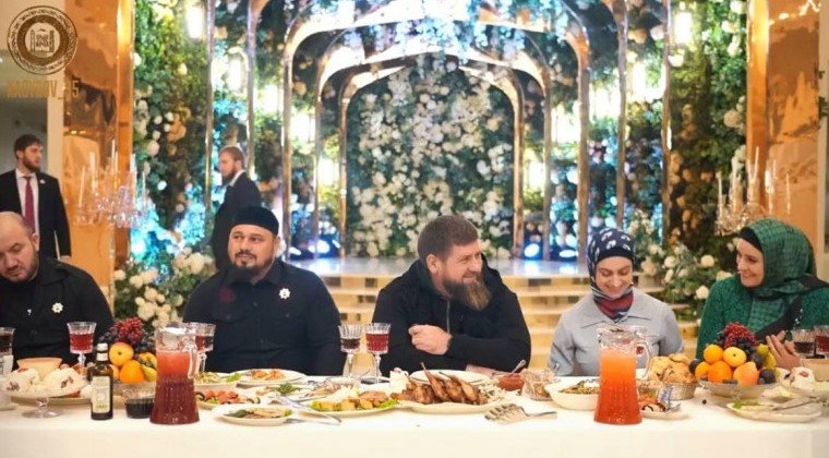 ЧЕЧНЯ. Рамзан Кадыров посетил новогоднее мероприятие в Доме торжеств «Бенефис»