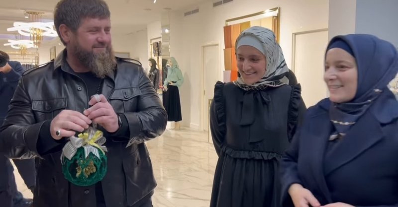 ЧЕЧНЯ. Рамзан Кадыров  с семьёй принял участие в акции «Дари добро»