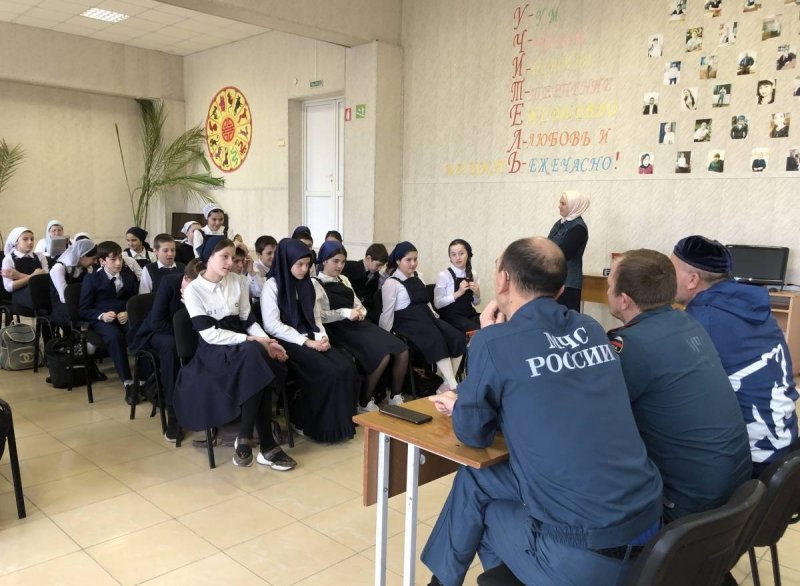 ЧЕЧНЯ. Школьникам республики рассказали о правилах обращения с пиротехникой