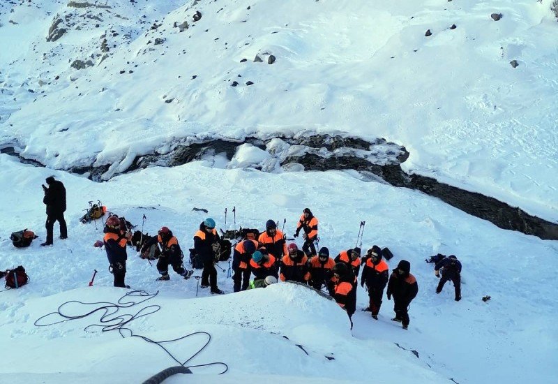 ЧЕЧНЯ. Спасатели из Чеченской Республики проходят горную подготовку в Домбае (видео)