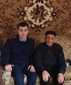 ЧЕЧНЯ. В День героев Отечества сотрудники следственного управления поздравили ветерана войны
