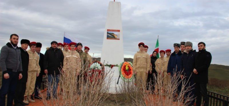 ЧЕЧНЯ. В День неизвестного солдата военнослужащие Росгвардии возложили цветы к монументу защитникам Отечества, погибшим в годы ВОВ