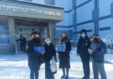 КБР. Полицейские и общественники г. Нальчика провели акцию по профилактике дистанционного мошенничества