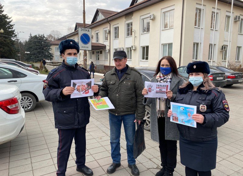 КБР. Полицейские Майского района провели акцию «Взяток не даю! Взяток не беру!»