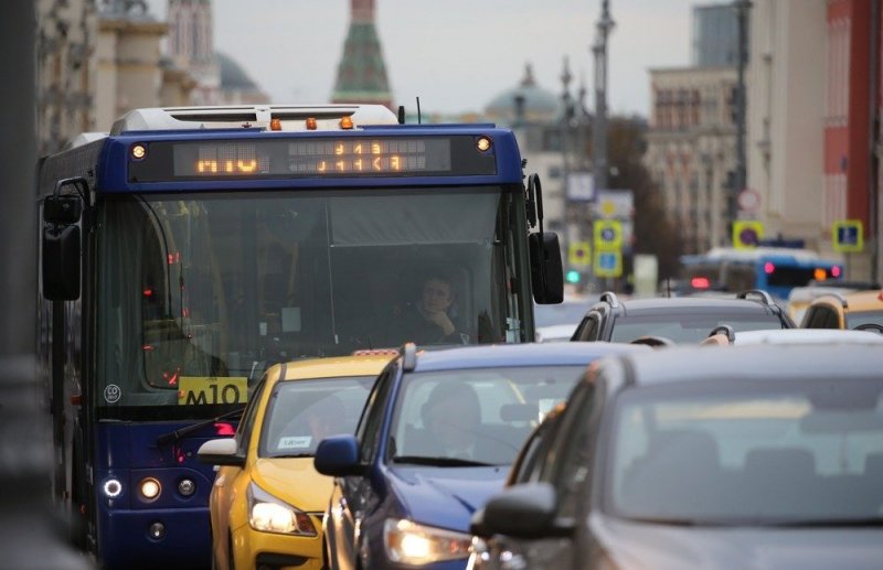 Лицам с судимостью в РФ запретили работать водителями такси и автобусов